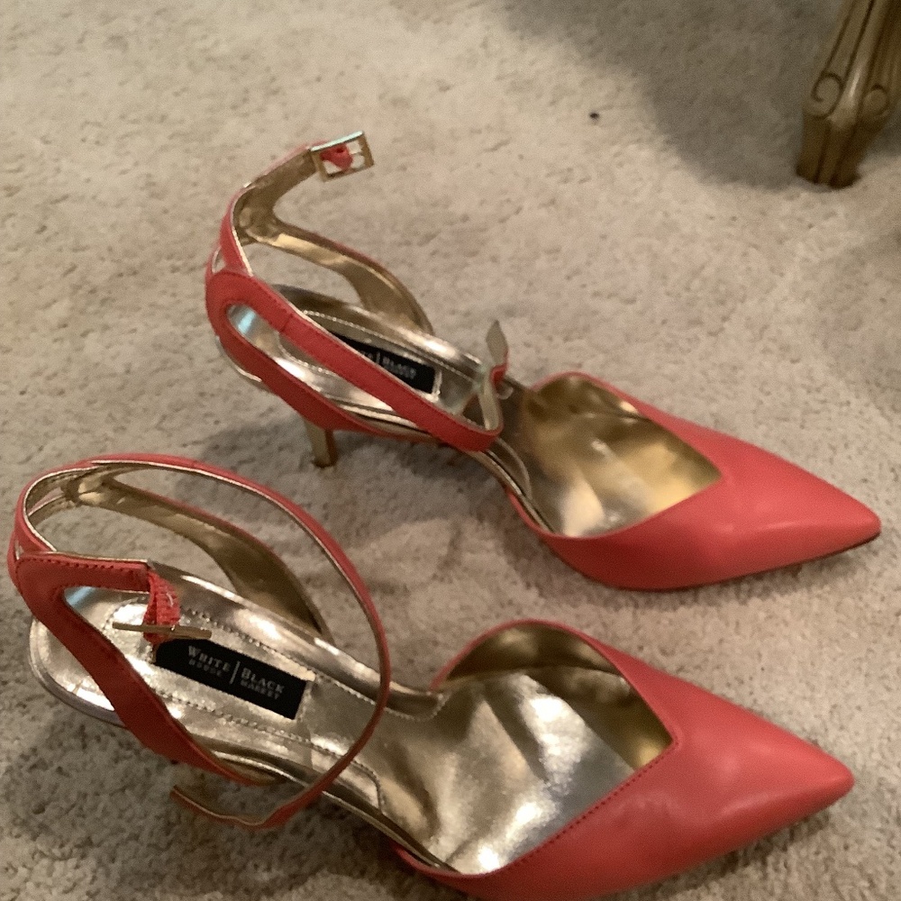 LIKE NEW Beautiful Coral w/ gold 3 in heels,ankle strap